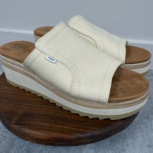 TOMS Women's Beige Platform Slides